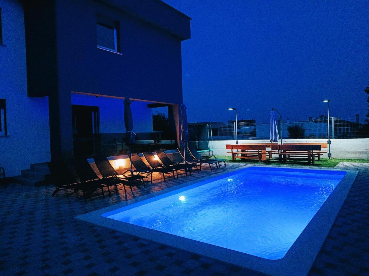 Villa Nikolina - Luxury Villa With 5 Bedrooms And Swimming Pool Vodnjan Bagian luar foto