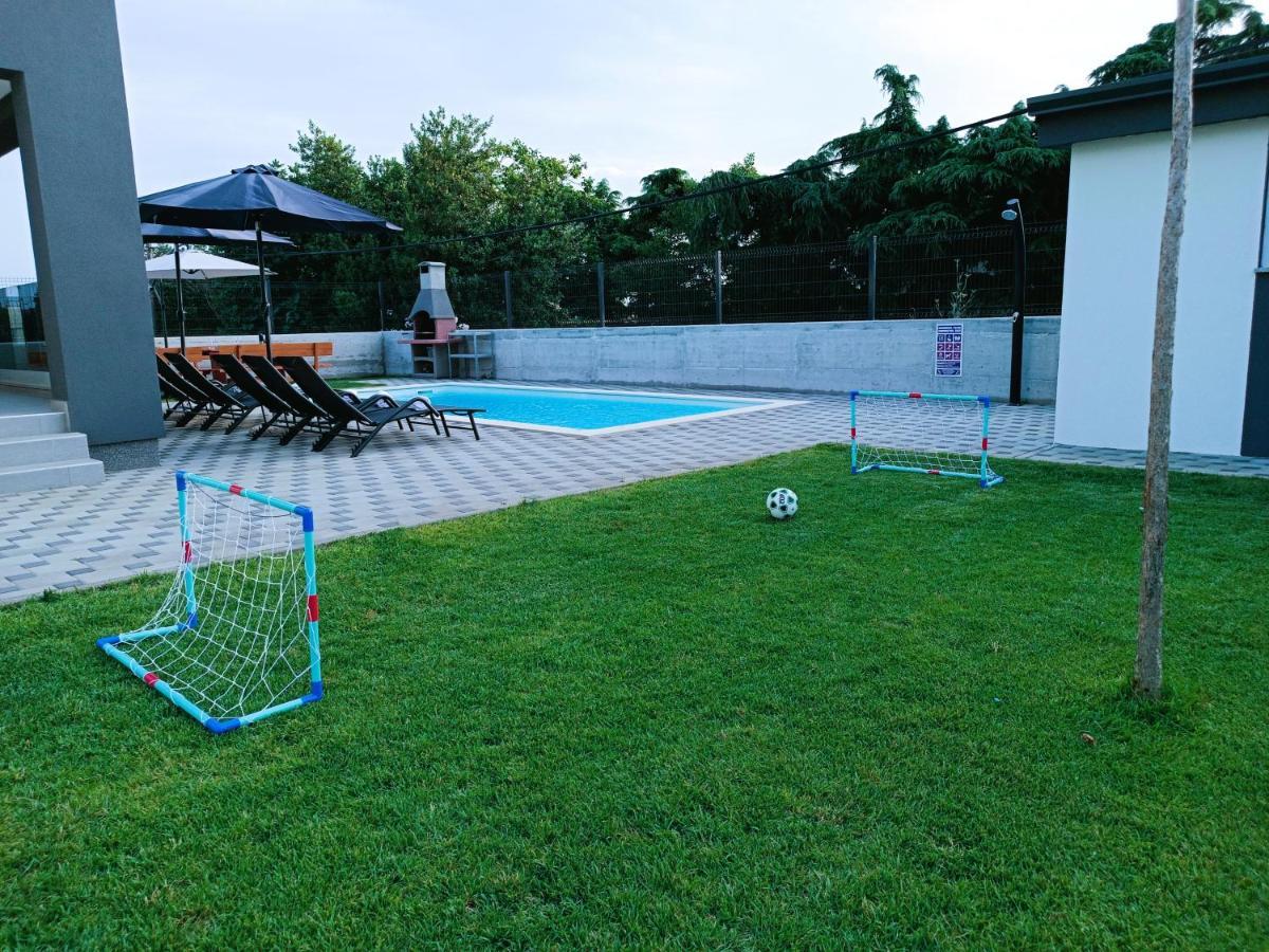 Villa Nikolina - Luxury Villa With 5 Bedrooms And Swimming Pool Vodnjan Bagian luar foto