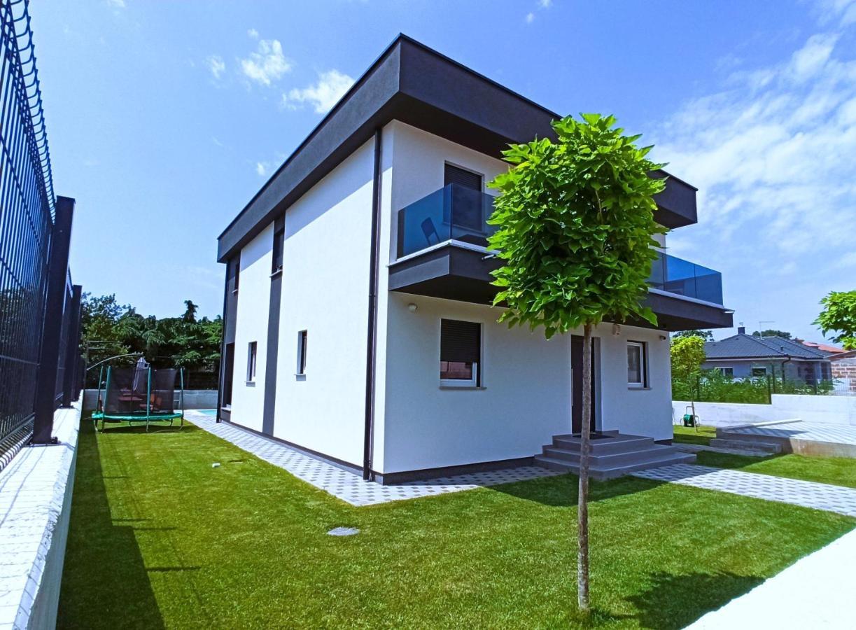 Villa Nikolina - Luxury Villa With 5 Bedrooms And Swimming Pool Vodnjan Bagian luar foto