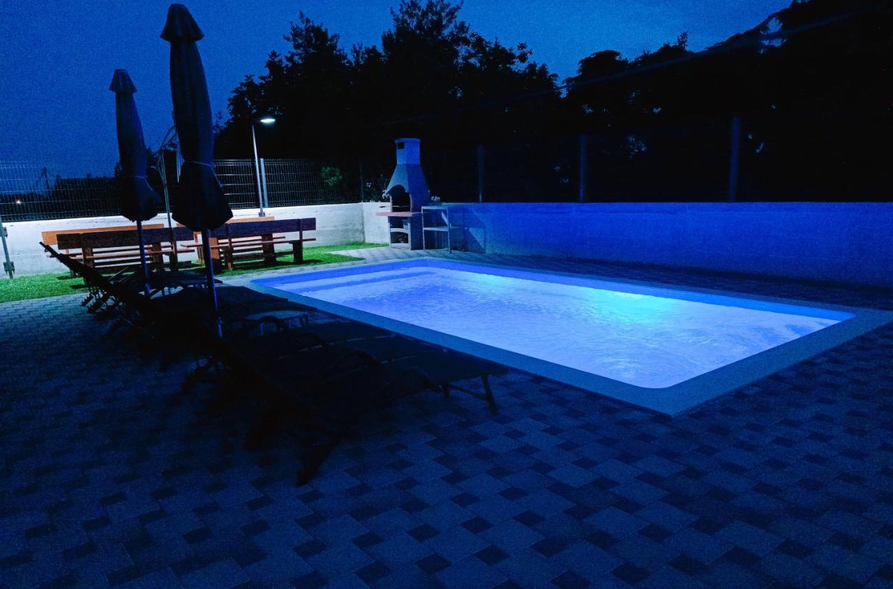 Villa Nikolina - Luxury Villa With 5 Bedrooms And Swimming Pool Vodnjan Bagian luar foto