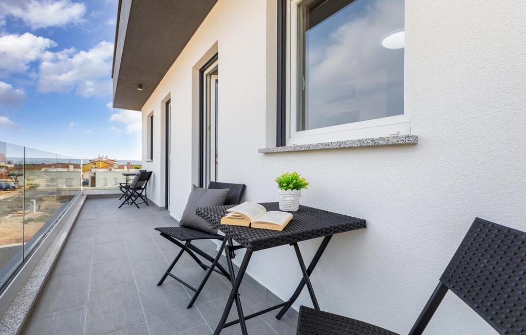 Villa Nikolina - Luxury Villa With 5 Bedrooms And Swimming Pool Vodnjan Bagian luar foto